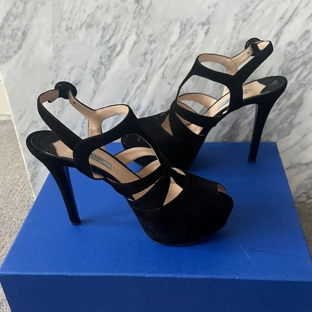 Prada chic black